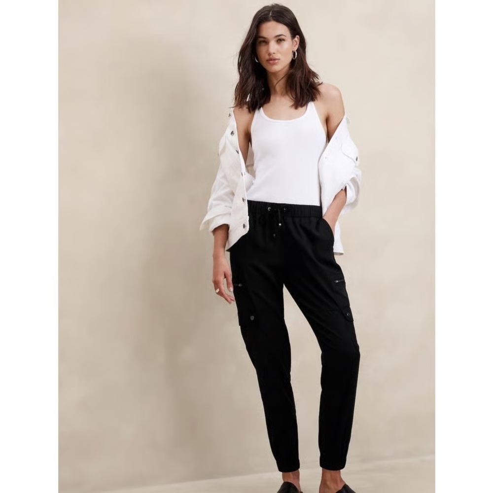Banana Republic Tencel Cargo Joggers Black Womens XS Utilitarian Gorpcore Pants